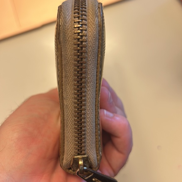 Rare MICHAEL KORS zipped wallet, gold color with monogram - Picture 7 of 8